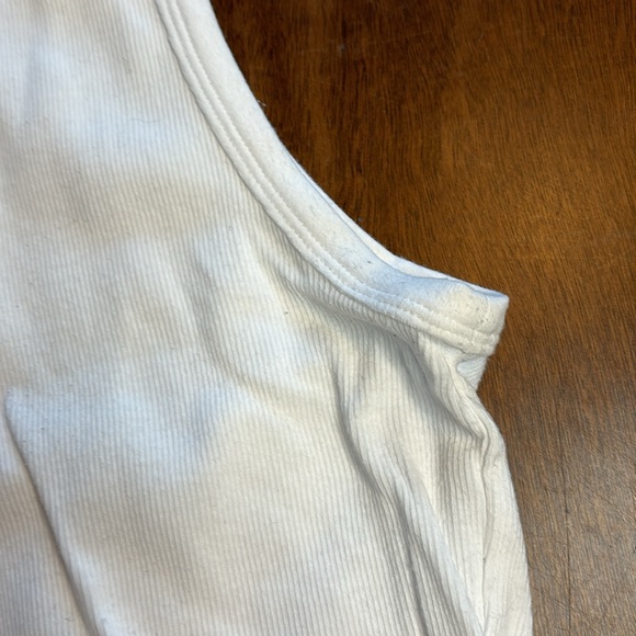 Lot of 2 cropped camis from Aritzia’s TNA - Picture 5 of 8